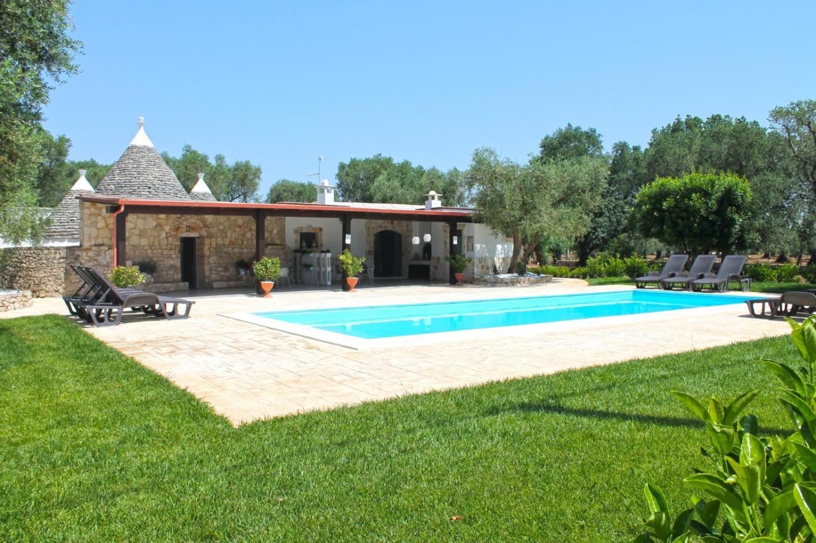 Trullo Degli Augelli Guest House San Michele Salentino Bagian luar foto