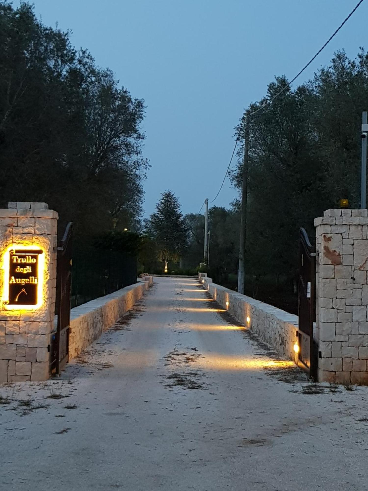 Trullo Degli Augelli Guest House San Michele Salentino Bagian luar foto
