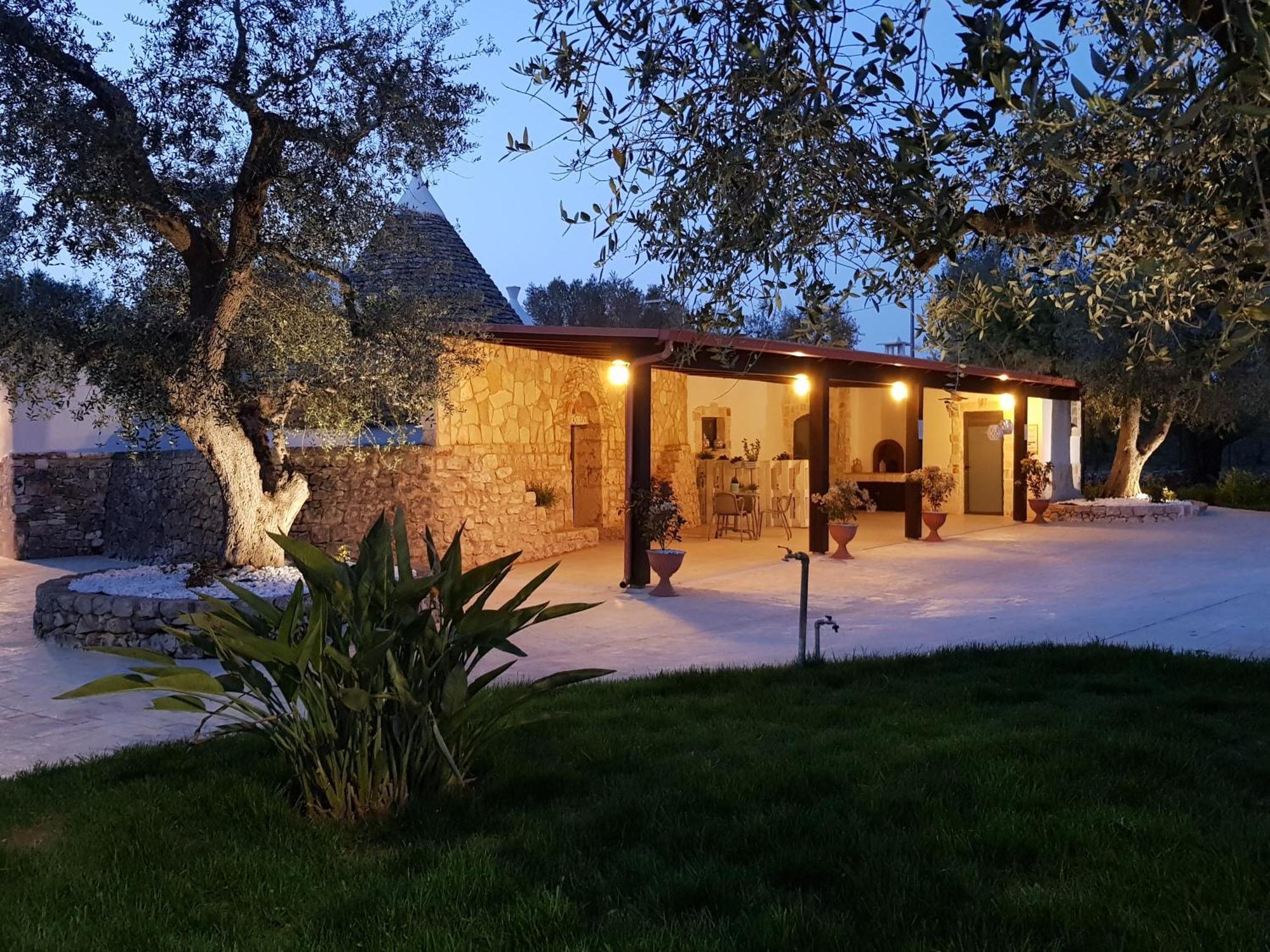 Trullo Degli Augelli Guest House San Michele Salentino Bagian luar foto