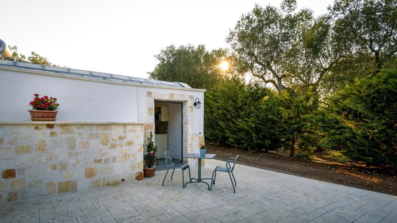 Trullo Degli Augelli Guest House San Michele Salentino Bagian luar foto