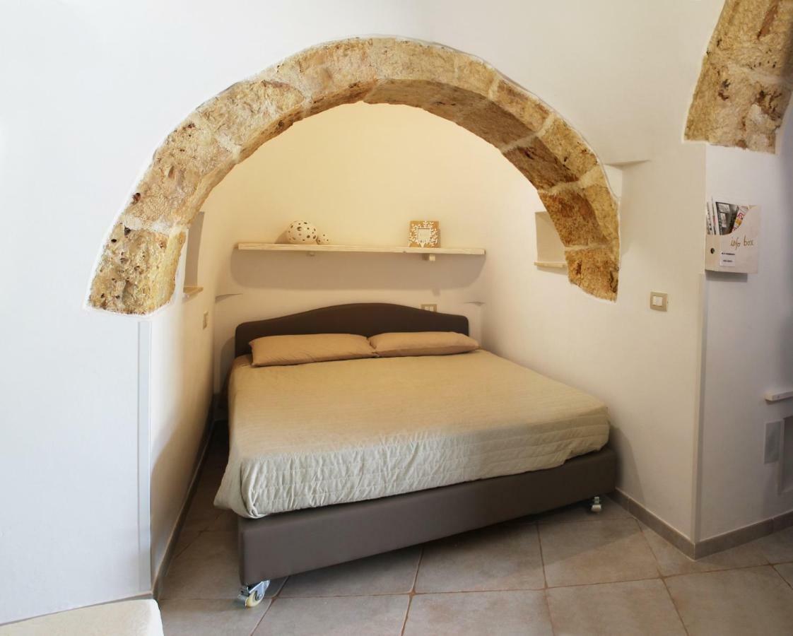 Trullo Degli Augelli Guest House San Michele Salentino Bagian luar foto