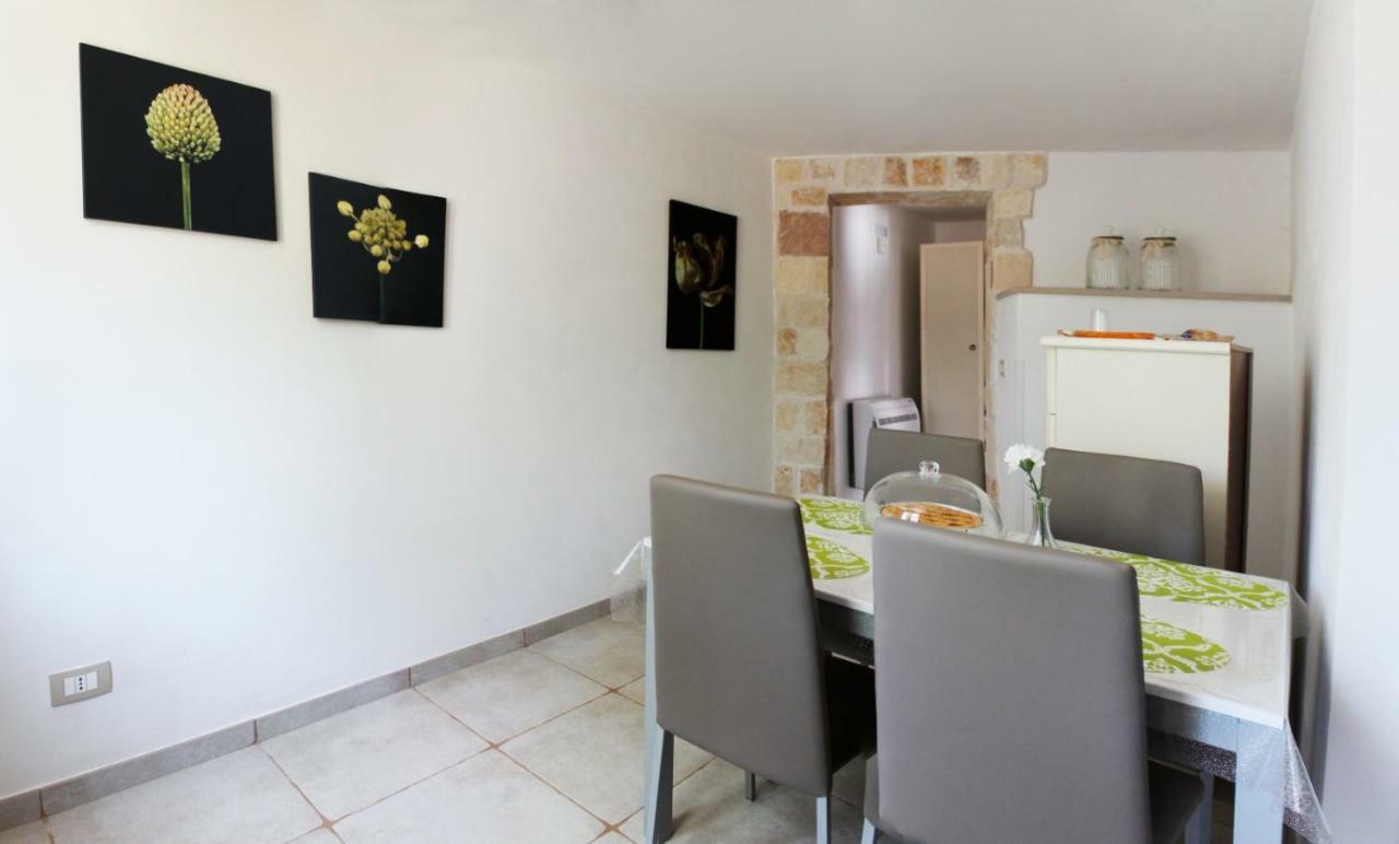 Trullo Degli Augelli Guest House San Michele Salentino Bagian luar foto